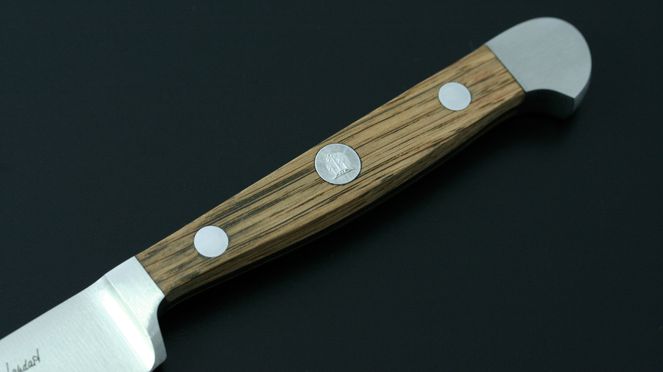 
                    The Güde fillet knife has a rustic barrel oak handle