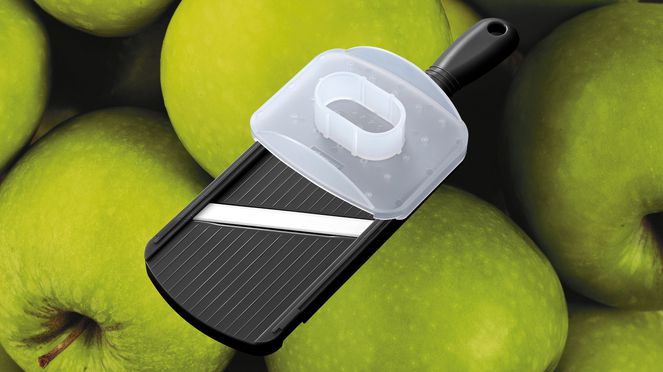 
                    Ceramic slicer for perfect,fresh apple chips