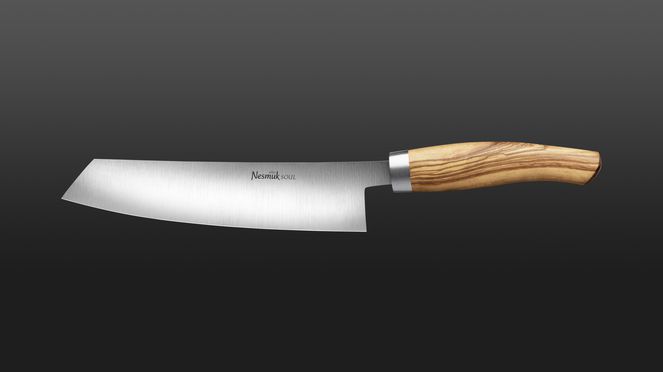 
                    The Nesmuk chef's knife with a handle made of olive wood.