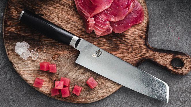 
                    Le manche du couteau de cuisine hybride Kamagata est en matière thermoplastique (POM)