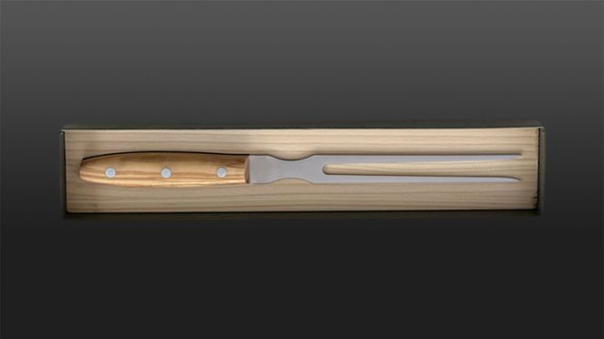 
                    Wok meat fork riveted in sustainable packaging