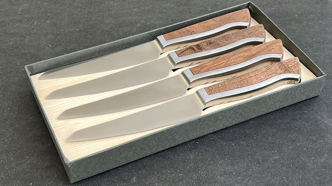 
                    Caminada serrated steak knife set in noble and sustainable packaging