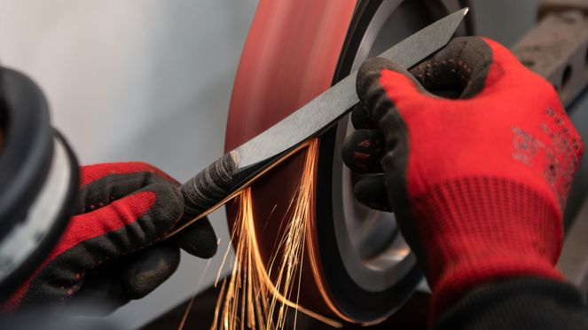 
                    Knife making - Swiss open knife manufacturer with cutler