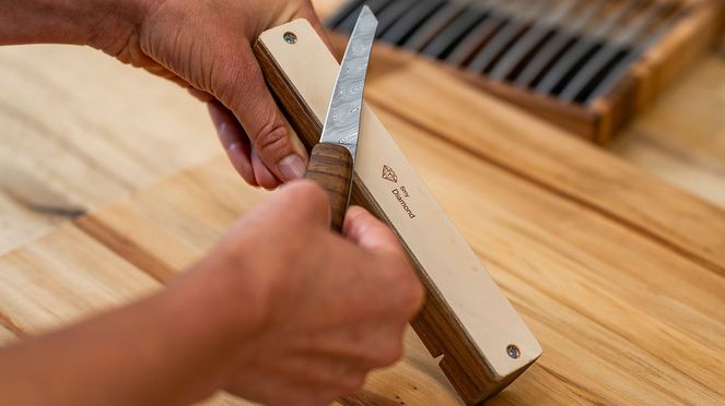 
                    Präzisionsschleifgerät mit Pflegeset ist auch für Taschenmesser geeignet