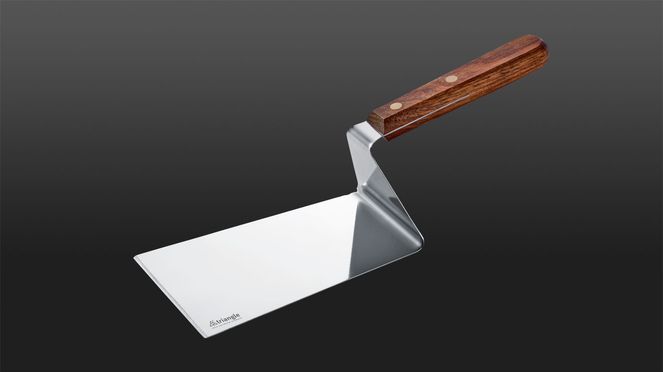 
                    Plancha spatula wide made of sturdy stainless steel, with a thinly ground front edge