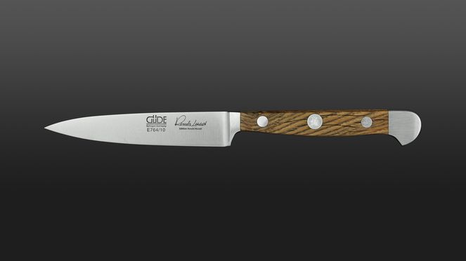 
                    Le couteau universel Güde possède un manche en bois de chêne.