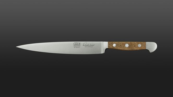 
                    Il coltello per prosciutto Güde con una lama lunga 21 cm