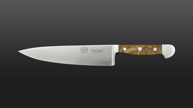 
                    The Güde chef's knife is an allrounder in the kitchen