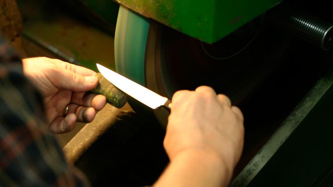 
                    The lardoning knife Alpha is completely fabricated by hand