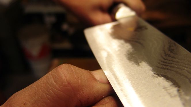 
                    Aiguisage d'un santoku pour gaucher