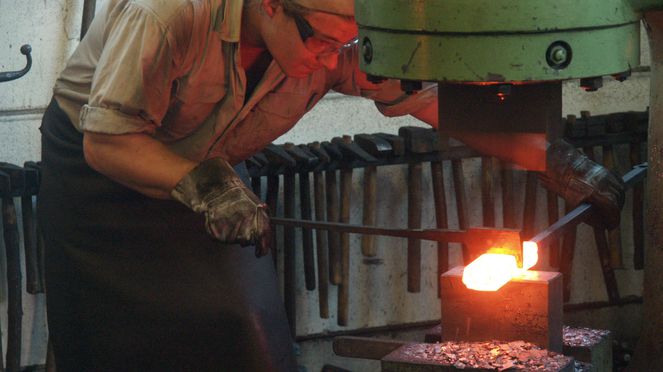 
                    The damask slicing knife is fabricated at the manufacture Güde