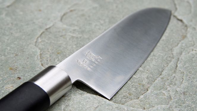 
                    Il coltello Wasabi Santoku è parte della valigetta di coltelli Wasabi Kai