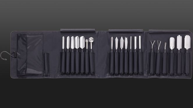 
                    the carving tool set artist is composed by 20 pieces