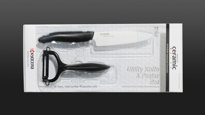 
                    Il set regalo coltello ceramica con un coltello per frutta ed'uno sbucciatore di Kyocera