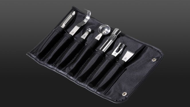 
                    Knife bag apprentice with knife sharpener with practical cooking utensils