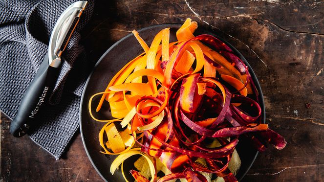 
                    éplucheur pro avec des carottes