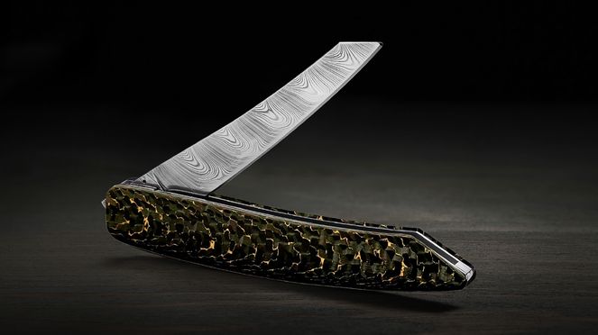 
                    Limited pocket knife damask carbon/gold in limited edition of 200 pieces