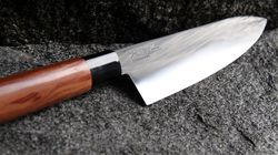 Kai couteaux Seki Magoroku Red Wood, Santoku Red Wood