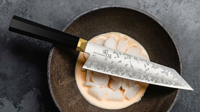 
                    Kiritsuke Ensei est idéal pour hacher finement des herbes aromatiques et pour découper avec exactitude la viande et le poisson