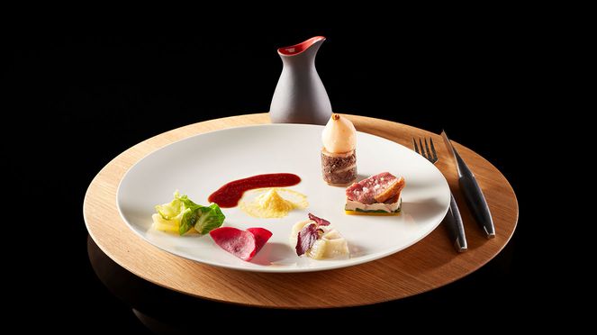 
                    swiss steak cutlery used by Manuel Hotz, runner-up Les Chefs en Or Paris