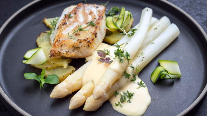 
                    La spatule à poisson est également idéale pour les asperges