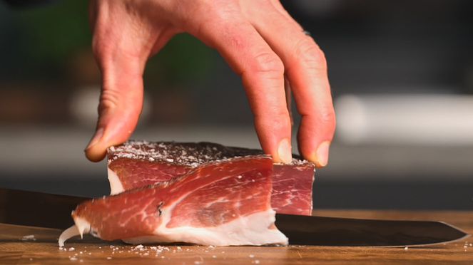 
                    Janus Slicer for cutting bacon