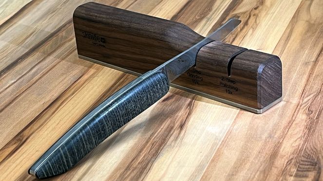 Knife sharpener sknife