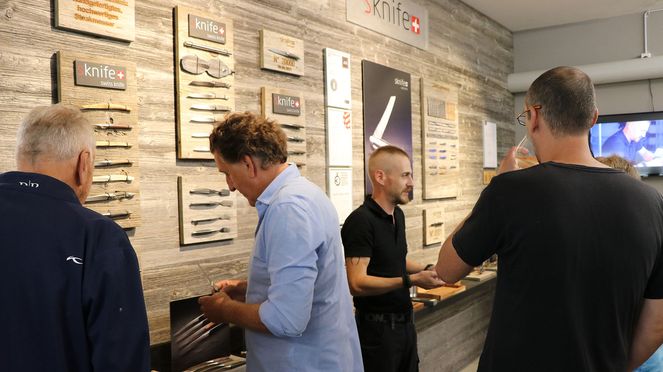 
                    sknife CEO & Gründer Michael Bach und Messerschmied Timo Müller