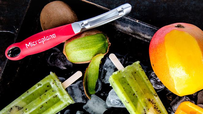 Professional Serrated Peeler :: Microplane