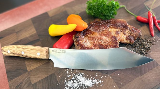 
                    The Wok grill knife cuts meat like through butter