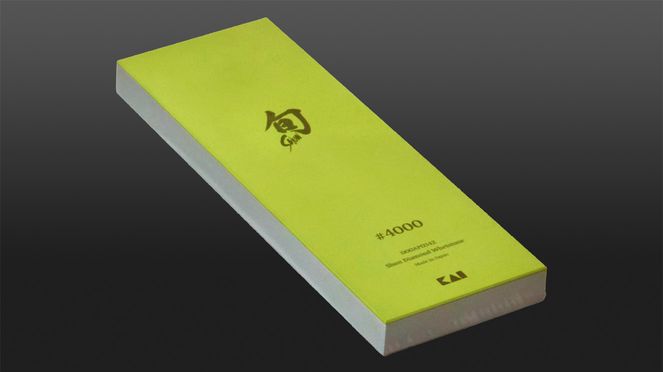 
                    The diamond sharpening stone 4’000 for an extreme sharpness, which is even slightly higher than that of a new knife (3’000 grit)