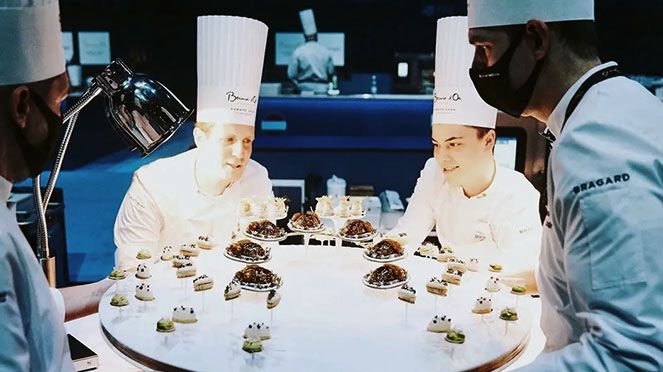 
                    Grosse Platte von Ale Mordasini & Manuel Hofer Bocuse d'Or Finale 2021 Lyon