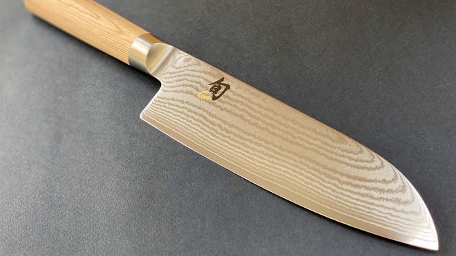 
                    Shun White Santoku Alex Prack für lange Schnitthaltigkeit