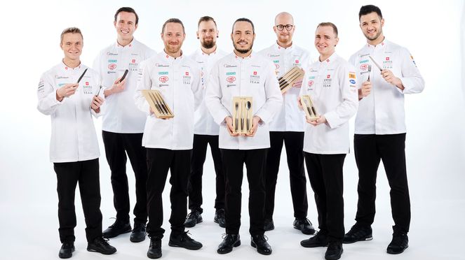 
                    Cutlery set ash 4 pieces from sknife, official supplier of the Swiss Culinary National team