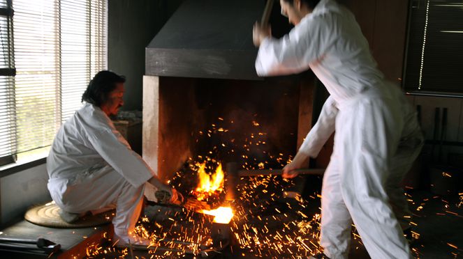 
                    Tim Mälzer Santoku at forging