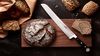 
                    Brotmesser Alpha zum Schneiden von knusprigem Brot