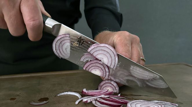 
                    Kiritsuke with precision sharpener with the bestseller Kiritsuke from Kai
