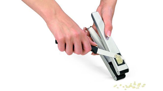 
                    Garlic press: by cutting along the grid with a knife, you can create cubes of any size