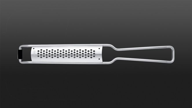 
                    Die Muskatreibe verfügt durch das spezielle Photo-Etching-Verfahren über eine scharfe Kronen-Reibfläche