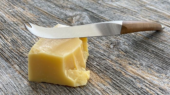 Cheese knife
